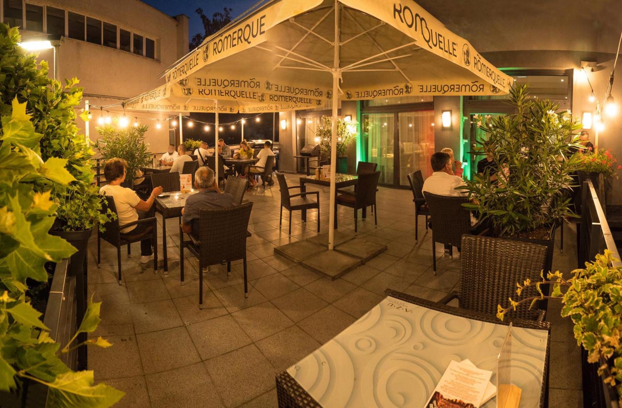 AZUL Hotel&Restaurant Partizánske Exterior foto